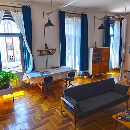 Tagas Napfenyes Lakas *