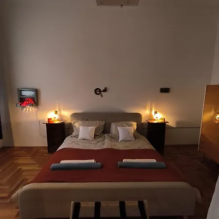 Tagas Napfenyes Lakas Apartament