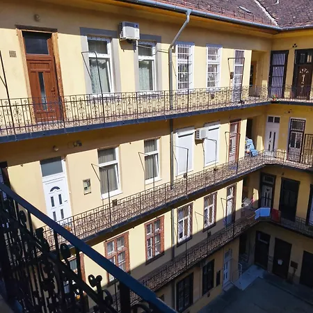 Apartament Tagas Napfenyes Lakas *