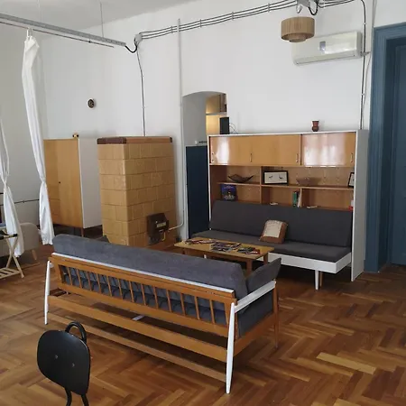 Tagas Napfenyes Lakas