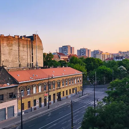 Tagas Napfenyes Lakas Boedapest