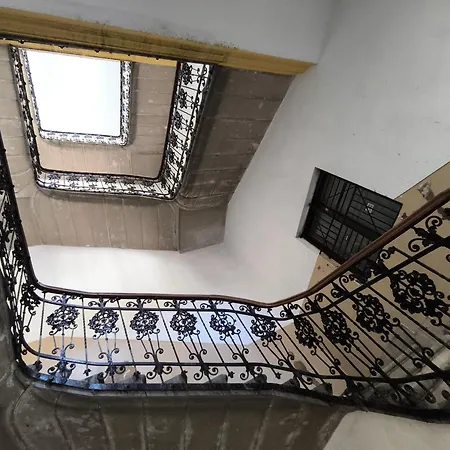 Tagas Napfenyes Lakas *