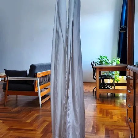 Tagas Napfenyes Lakas * Budapesta