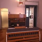 Tagas Napfenyes Lakas * Budapest