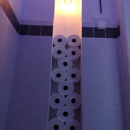 Tagas Napfenyes Lakas * Budapest