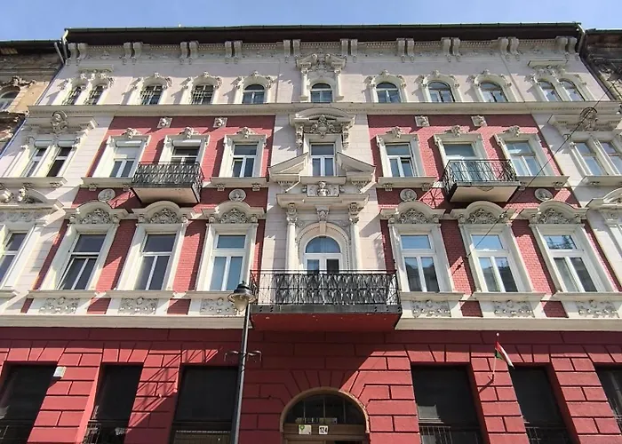 Tagas Napfenyes Lakas * Budapešť